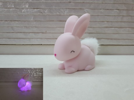 מנורת לילה ארנב עם זנב פונפון לחדר ילדים הפעלה סוללות