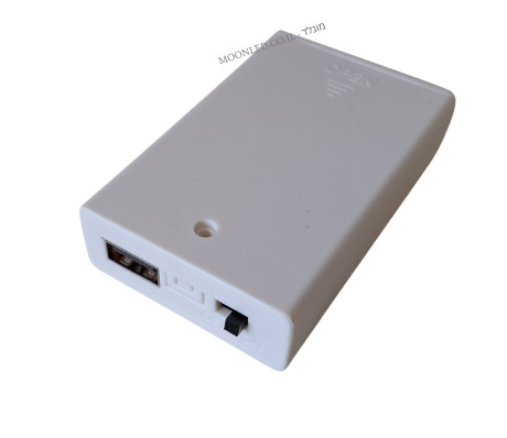 בית סוללות אצבע 3AA + חיבור שקע נקבה  USB להפעלת פסי לד USB 5V