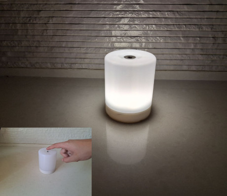 מנורת לילה 3 גווני אור לבן עם דימר עמעם שליטה על עוצמת האור הפעלה סוללות
