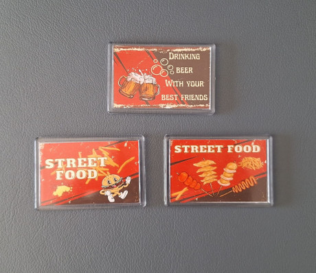 סט 3 מגנטים קשיחים אקריליק פרספקס – נוסטלגיה בהשראת דיינרים ואוכל רחוב קלאסי